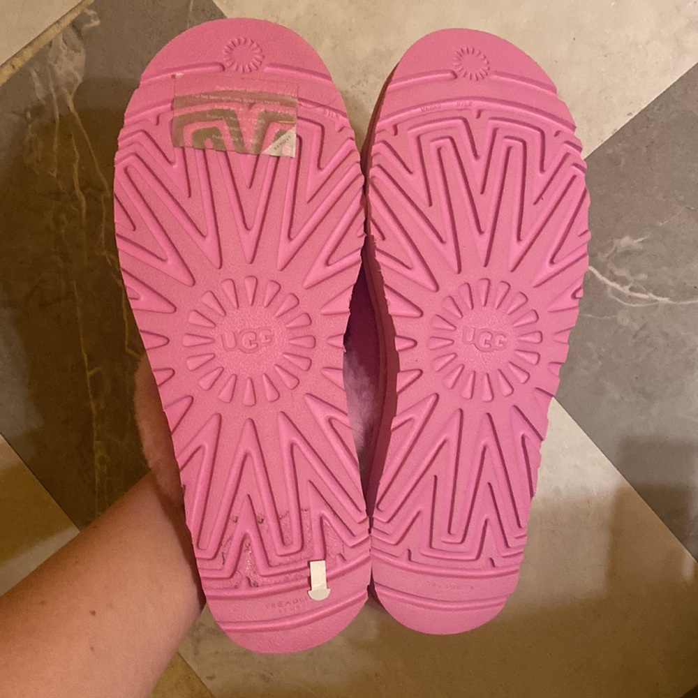 Ugg Shoes Ugg Cozy Slipper shoes echinacea New Without Tags Size 9 Barbiecore - Picture 7 of 10